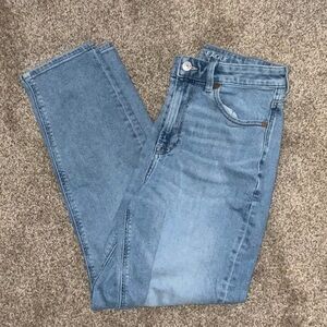 Light Wash American Eagle Mom Jean
